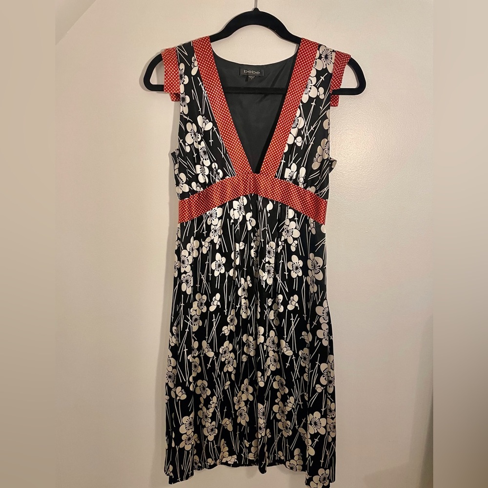 100% Silk Sleeveless Midi Dress by Bebe Deep V Black Floral Mix Pattern Siz…